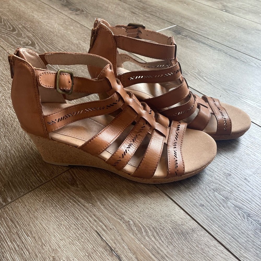 Earth gladiator sandal